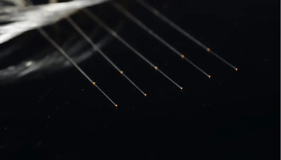 Fibra con rivestimento ad alta riflessione a 1550 nm