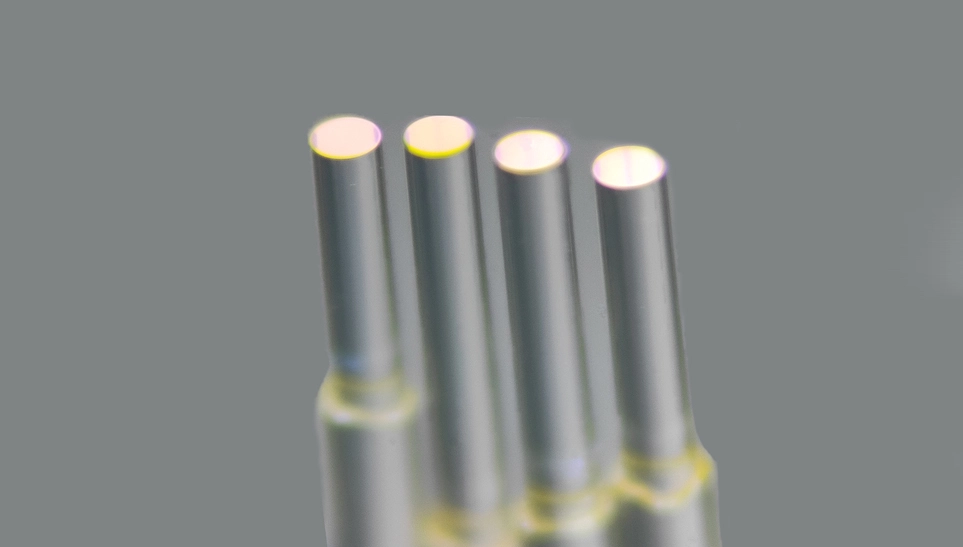 Fibra con lucidatura angolare e rivestimento ad alta riflessione